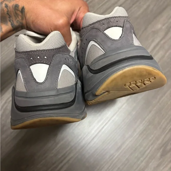 Yeezy 700 v2 tephra